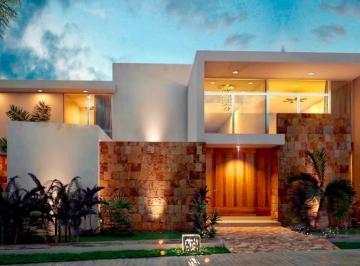 Casa en condominio · 500m² · 4 Recámaras · 4 Estacionamientos · Venta Residencia en Privada Yucatan Country Club Merida, Yucatan