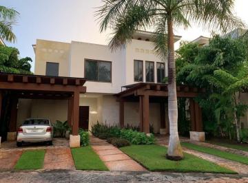 Casa en condominio · 290m² · 3 Recámaras · 2 Estacionamientos · Linda Villa en Renta Yucatan Country Club en Merida, Yucatan