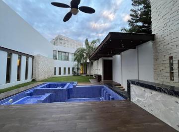 Casa en condominio · 800m² · 4 Recámaras · 2 Estacionamientos · Hermosa Residencia en Privada Bosques de Altabrisa