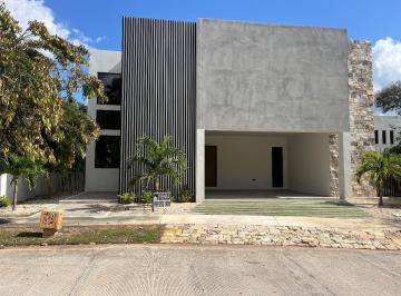 Casa en condominio · 409m² · 3 Recámaras · 2 Estacionamientos · Venta de Oportunidad Residencia en Privada Yucatán Country Club