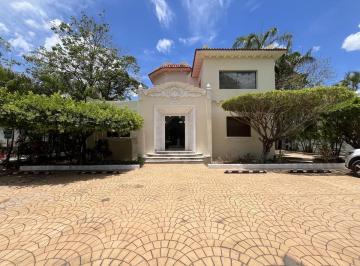 Casa · 892m² · 35 Estacionamientos · Hermosa Casona a Unos Pasos de Paseo de Montejo en Mérida, Yucatán