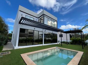 Casa en condominio · 360m² · 3 Recámaras · 2 Estacionamientos · Venta Casa en Privada con Amenidades en Yucatán Country Club