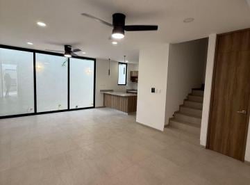 Casa de 3 habitaciones, Mérida · Casa Equipada, de 3 Recámaras, con Rooftop Cerca del Arco Vial Norte.