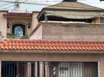 Casa · 351m² · 5 Recámaras · 1 Estacionamiento · Casa en Venta en Monterrey
