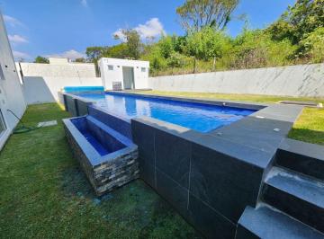 Casa de 4 habitaciones, Ixtapan de la Sal · Residencia de Lujo Cerca de La Entrada del Fraccionamiento, con Jardín Amplio, Alberca Climatizada.