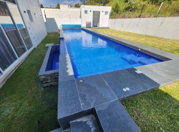 Casa de 4 habitaciones, Ixtapan de la Sal · Casa San Diego 3 y 4 Amueblada y Equipada, con Alberca Climatizada y un Extenso Jardín.