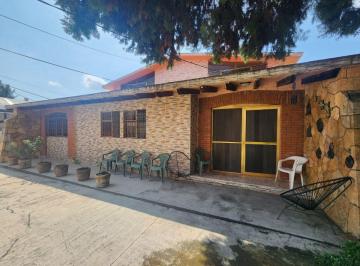 Casa de 5 habitaciones, Tonatico · Casa El Jardín de Tonatico de Dos Niveles en Esquina, Amueblada, Equipada y con Amplio Jardín.
