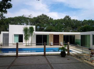 Casa · 402m² · 3 Recámaras · 6 Estacionamientos · Casa en Venta, Col. Barrancas, Cosoleacaque, Ver.