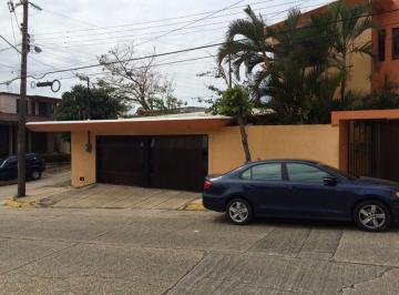 Casa · 490m² · 3 Recámaras · Bonita Casa, Colonia Petrolera