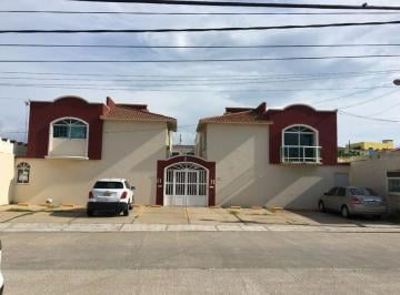 Casa · 100m² · 2 Recámaras · 1 Estacionamiento · Casa en Venta, Altamirano, Col. Guadalupe. Victoria, en Coatzacoalcos, Veracruz.