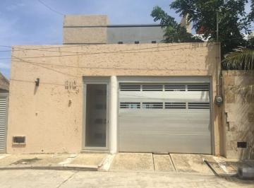 Casa · 215m² · 3 Recámaras · 2 Estacionamientos · Casa en Renta, Juventino Rosas, Col. Centro.