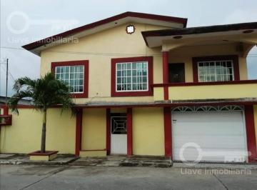 Casa · 264m² · 4 Recámaras · 2 Estacionamientos · Casa en Venta en Col. Santa Clara Minatitlan