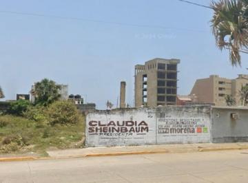 Terreno / Lote · 300m² · Terreno en Venta en Av Lázaro Cárdenas, Col. María de La Piedad, Coatzacoalcos, Ver.