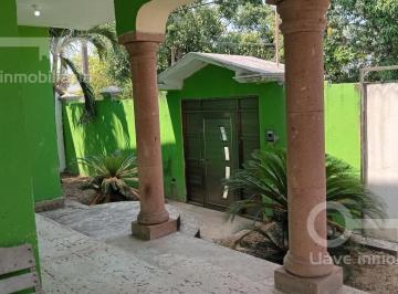 Casa · 338m² · 4 Recámaras · 3 Estacionamientos · Casa de 2 Niveles en Venta y Renta en Calle Oaxaca, Col. Lázaro Cárdenas, Nanchital, Ver.