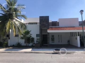 Casa · 275m² · 4 Recámaras · 2 Estacionamientos · Casa en Venta en Calle Palmas Fraccionamiento Arboledas, Coatzacoalcos Ver.
