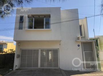 Casa · 365m² · 3 Recámaras · 2 Estacionamientos · Casa en Venta - María de La Piedad Coatzacoalcos Ver.