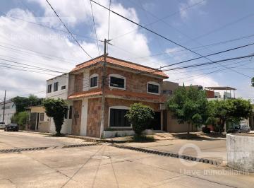 Casa · 3 Recámaras · 2 Estacionamientos · Renta de Casa Amueblada en Calle Malpica, Col. Benito Juárez Norte, Coatzacoalcos, Ver.