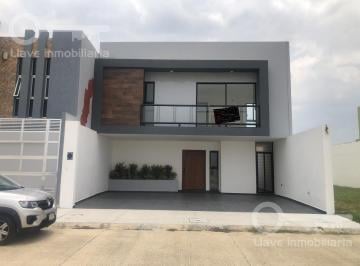 Casa · 221m² · 3 Recámaras · 2 Estacionamientos · Casa de 2 Niveles en Venta en Av Mar de Azov, Fracc. La Jolla del Mar, Coatzacoalcos, Veracruz.