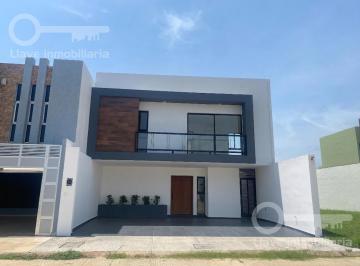 Casa · 221m² · 3 Recámaras · 2 Estacionamientos · Casa de 2 Niveles en Venta en Av Mar de Azov, Fracc. La Jolla del Mar, Coatzacoalcos, Veracruz.