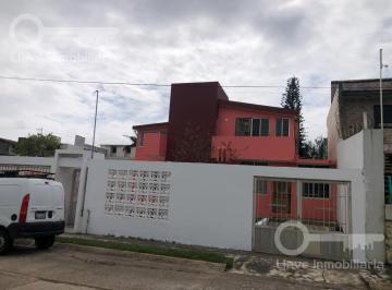 Casa · 275m² · 3 Recámaras · 1 Estacionamiento · Venta de Casa de 2 Niveles en Calle Colima, Col. Petrolera, Coatzacoalcos, Veracruz.
