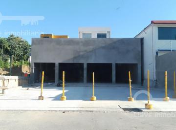Local comercial · 472m² · 4 Estacionamientos · Renta de Local Comercial de 472 m² en Av Revolución, Col. Centro, Coatzacoalcos, Ver.