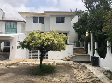 Casa · 400m² · 3 Recámaras · 2 Estacionamientos · Venta de Casa con en Cerrada de Pino, Fracc. Villas Campestre, Col. Iquisa, Coatzacoalcos, Ver.