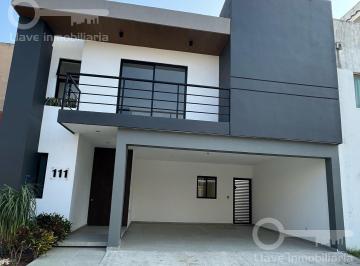 Casa · 253m² · 3 Recámaras · 2 Estacionamientos · Casa en Venta en Av Barcelona, Fracc. Lomas del Sol, Alvarado, Veracruz.