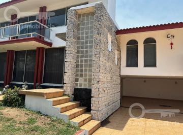Casa · 890m² · 3 Recámaras · 1 Estacionamiento · Casa Amueblada en Venta y Renta en Av López Mateo, Col. Petrolera, en Coatzacoalcos, Veracruz.
