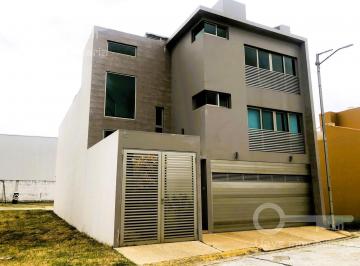 Casa · 299m² · 3 Recámaras · 2 Estacionamientos · Casa Residencial de 3 Niveles, Ubicada en Martha Chapa, Fracc. Paraíso, en Coatzacoalcos, Veracruz.