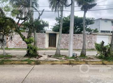 Casa · 350m² · 4 Recámaras · 1 Estacionamiento · Casa Amueblada en Renta Ubicada en Av Adolfo López Mateo, Entre Calles Puebla y Jalisco, Col. Petr