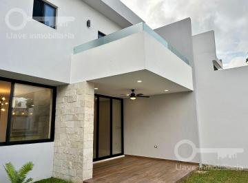 Casa · 263m² · 3 Recámaras · 2 Estacionamientos · Casa en Venta Ubicada en Calle Río, Manz. 1, Col. Altozano, Mérida, Yucatán.