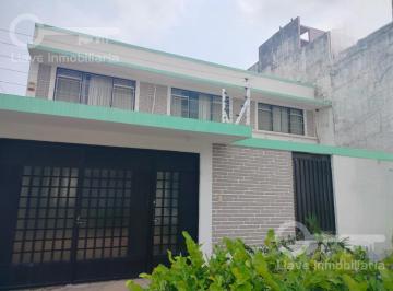 Casa · 351m² · 4 Recámaras · 2 Estacionamientos · Casa de 2 Niveles en Venta Ubicada en Bellavista, Col. Centro, en Coatzacoalcos, Veracruz.