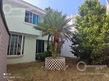 Casa · 266m² · 3 Recámaras · 2 Estacionamientos · Casa de 2 Niveles en Venta Ubicada en La Col. Pto. México en Coatzacoalcos, Veracruz.