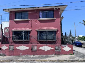 Casa · 5 Recámaras · 1 Estacionamiento · Casa de 2 Niveles en Venta Ubicada en Calle Carpinteros, Col. Santa Isabel, en Coatzacoalcos, Veracr