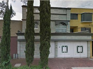 Casa en Venta de 6 habitaciones Paseos de Taxqueña · Casa en Coyoacan, Paseos de Taxqueña, de 2 Niveles, con Jardin y 6 Recamaras