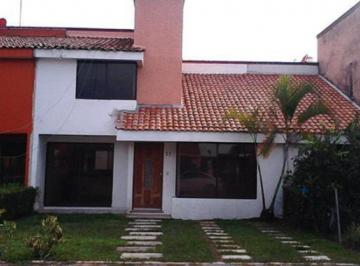 Casa de 3 habitaciones, Jiutepec · Casa en Condominio, Jiutepec Mor. Alberca y Areas Comunes, Cerca de Plaza Comercial y Vias Rapidas.