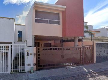 Casa de 2 habitaciones, Querétaro · Casa en Queretaro, Colonia Milenio III, con 2 Recamaras y 2 Estacionamientos, Cerca de Vias Rapidas