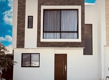 Casa · 123m² · 3 Recámaras · 2 Estacionamientos · Casa en Venta en Zakia Querétaro, con Sala de Cine Vip