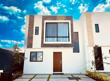 Casa · 123m² · 3 Recámaras · 2 Estacionamientos · Casa en Venta en Zakia Querétaro, con Sala de Cine Vip