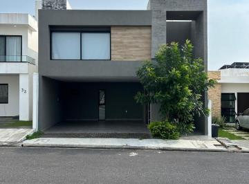Casa · 220m² · 3 Recámaras · 2 Estacionamientos · Casa en Fraccionamiento Lomas de La Rioja