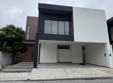Casa · 425m² · 4 Recámaras · 3 Estacionamientos · Casa en Venta en El Uro