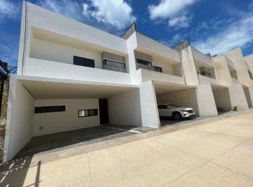 Casa · 237m² · 2 Recámaras · 2 Estacionamientos · Venta Casa 2 Rec. Temozon Norte Merida