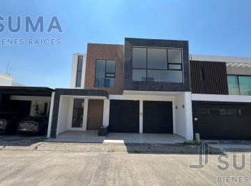 Casa · 300m² · 3 Recámaras · 2 Estacionamientos · Casa en Venta en Fracc. Las Palmas, Medellín de Bravo.