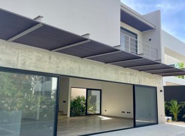 Casa · 4 Recámaras · 3 Estacionamientos · Venta Casa 4 Rec. Lagos del Sol