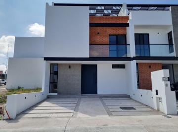 Casa en condominio · 220m² · 4 Recámaras · 2 Estacionamientos · Estrena Casa con Opcion a Cuarta Recamara en Planta Baja - (4)