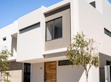 Casa en condominio · 227m² · 4 Recámaras · 2 Estacionamientos · Hermosa Casa en Venta en Parques Vallarta
