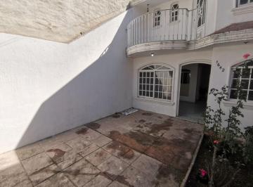 Casa Venta de 4 habitaciones · Venta de Casa de Dos Pisos en Santa Lucia