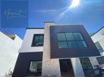 Casa · 3 Recámaras · 2 Estacionamientos · Casas en Venta con Tres Recamaras y Terraza en Magdalena, Tlaxcala