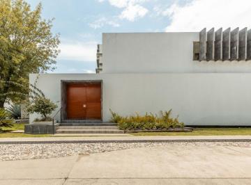 Casa en condominio · 441m² · 3 Recámaras · 2 Estacionamientos · Casa en Venta El Álamo Seminueva