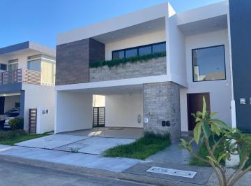 Casa · 234m² · 3 Recámaras · 2 Estacionamientos · Casa en Venta en Punta Tiburón Lag 6